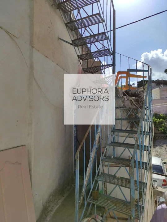 For sale is a 100 sq.m. detached building - 6