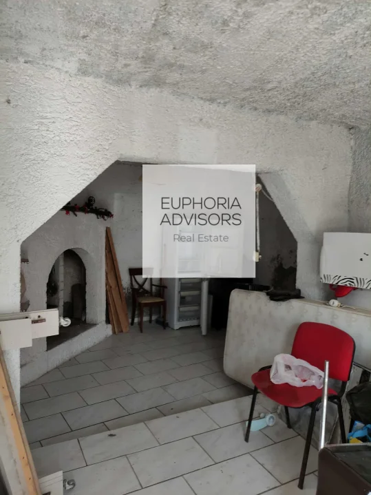 For sale is a 100 sq.m. detached building - 3