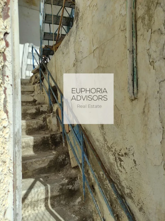 For sale is a 100 sq.m. detached building - 4