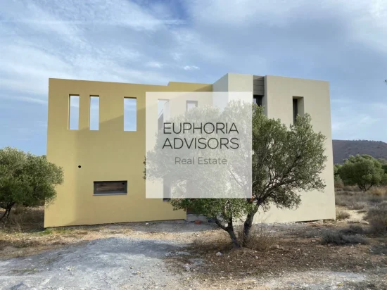 For sale is an unfinished detached house of 124.80 sq.m. on a plot of 4,465.54 sq.m